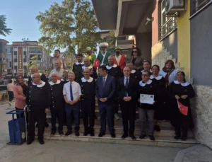 Yıllar Sonra Siyah Önlük Giydiler