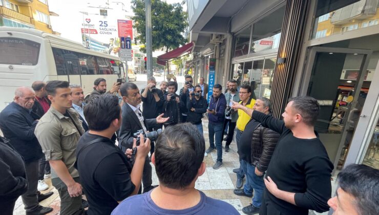 Başkan Çavuşoğlu İstiklal Caddesi’nde Girmedik İş Yeri Konuşmadık Esnaf Bırakmadı