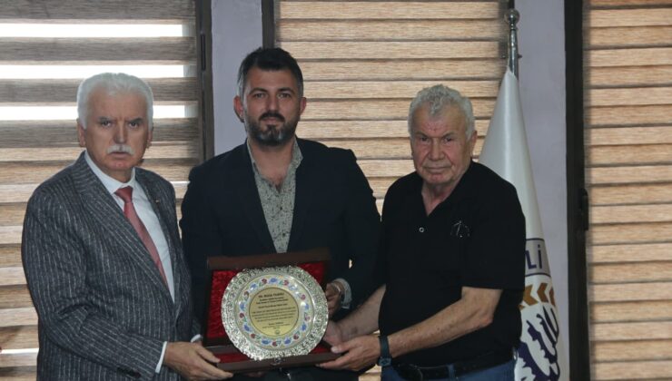 TOBB Türkiye 100’e Giren Üyemiz Firmaya Plaket