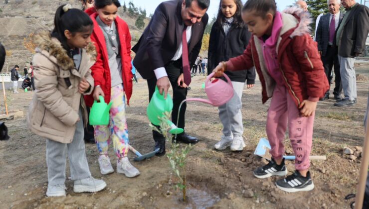 Başkan Ertemur’dan Öğretmenler Gününde Fidan Dikimi ve Vefa Ziyareti