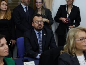 Arpacı’dan Bakan Ersoy’a Kartalkaya Tepkisi: “Bu Bütçe de O Koltuk da Size Haramdır!”