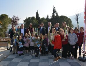 Babadağ’da Öğrenciler ‘Bir Fidan da Sen Dik’le Geleceğe Nefes Oldu