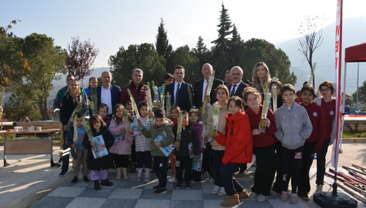 Babadağ’da Öğrenciler ‘Bir Fidan da Sen Dik’le Geleceğe Nefes Oldu