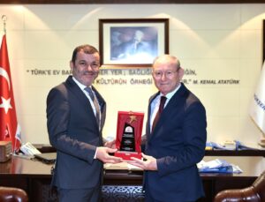 Başkan Çavuşoğlu’na “Ege’nin En Başarılı Büyükşehir Belediye Başkanı” Ödülü