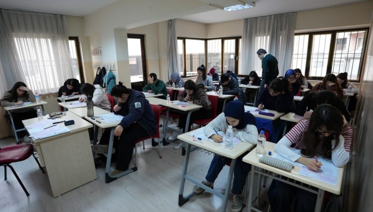 Büyükşehir’den YKS’ye Hazırlanan Gençlere Deneme Kulübü Desteği