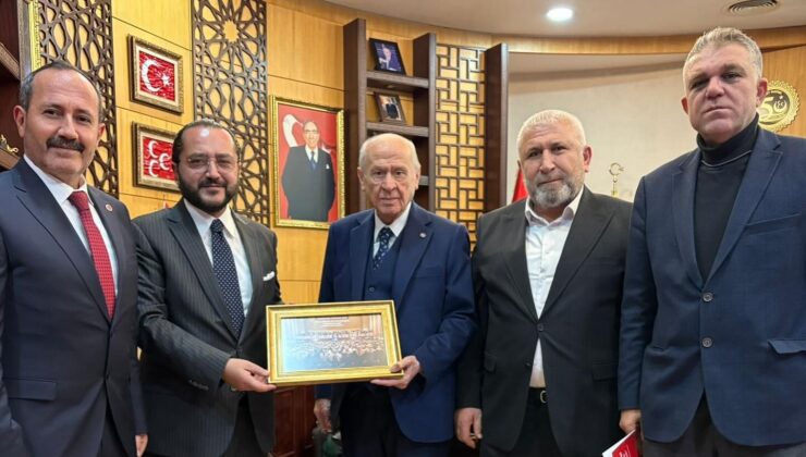 Yılmaz, Lider Bahçeli’ye Çalışmalarını Anlattı, Anlamlı Hediye Takdim Etti, Teşekkür Aldı