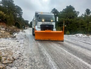 Çameli Belediyesi’nden Kışa Güçlü Müdahale: Yeni Tuzlama Aracı Görevde