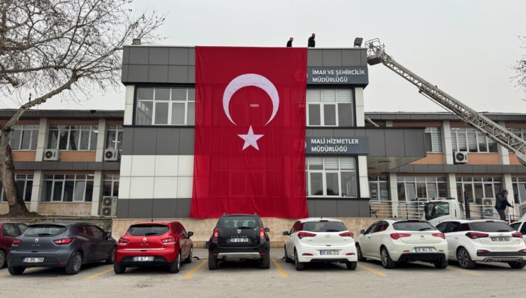 Pamukkale Belediyesi’nden Bayrak Saldırısına ‘Dev’ Tepki
