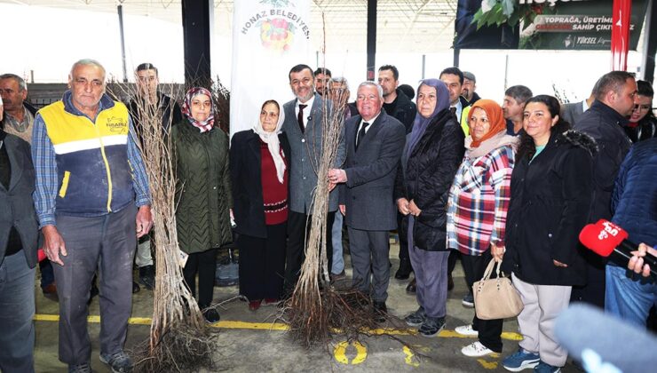 Honaz’da Üreticiye 4 Bin 236 Fidan Verildi