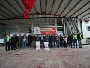 Denizli Büyükşehir’den Üreticiye Gübre Desteği Başladı