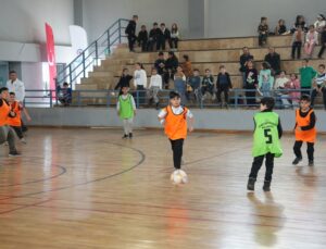‘Sınıflar Arası Futsal Turnuvası’nda Heyecan Sürüyor