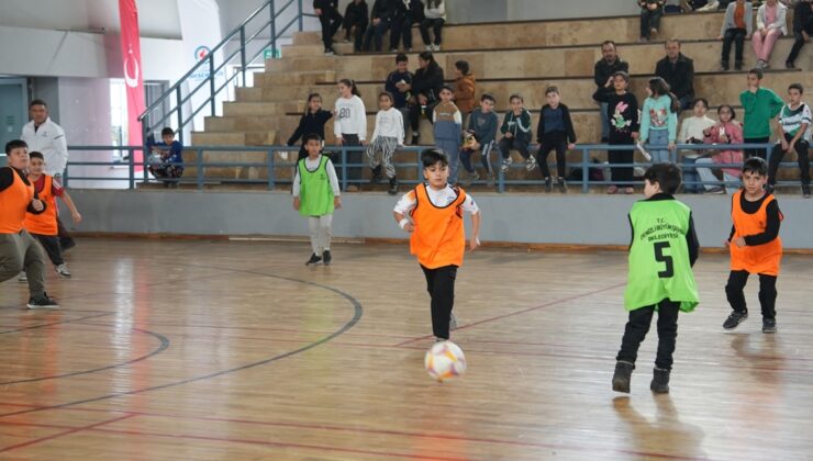 ‘Sınıflar Arası Futsal Turnuvası’nda Heyecan Sürüyor
