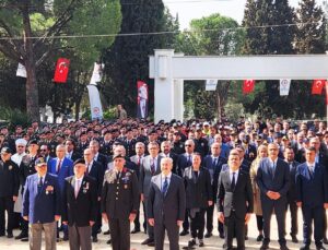Denizli Şehitlikte Anma Programı Düzenlendi