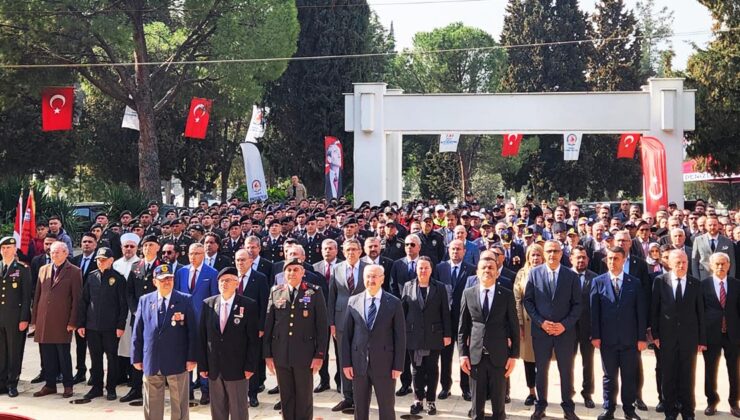 Denizli Şehitlikte Anma Programı Düzenlendi