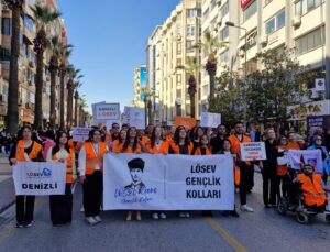 LÖSEV Gençlerinden Denizli’de Farkındalık Etkinliği