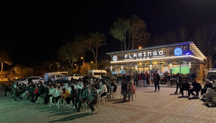 Çardak Meydanı’nda Dev Ekranda Futbol Coşkusu Yaşandı!