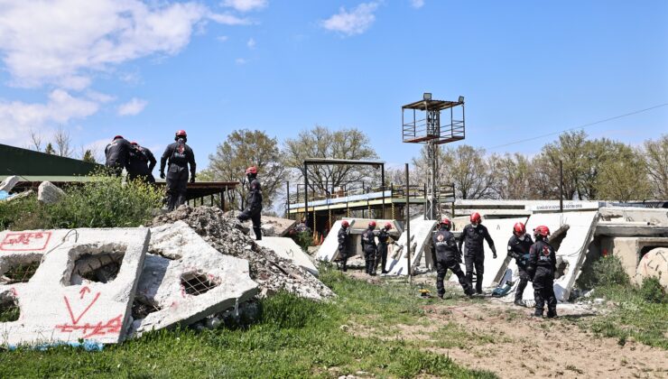 Büyükşehir DEBAK Ekibi, Eğitimlerini Aralıksız Sürdürüyor
