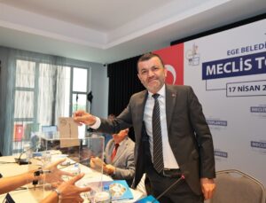 Ege Belediyeler Birliği’nde Başkan Çavuşoğlu Güven Tazeledi