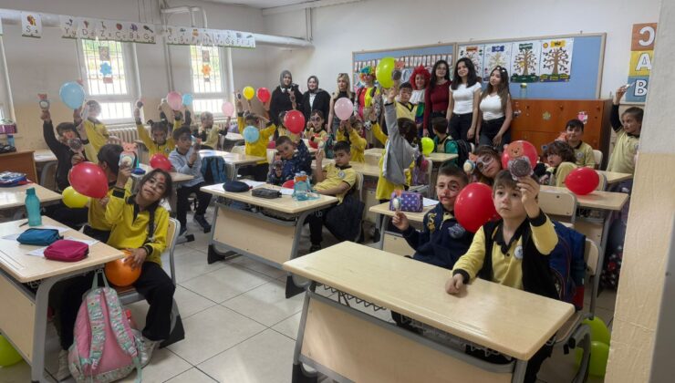 DSHMYO Öğrencilerinden  Minik Kalplere 23 Nisan Dokunuşu