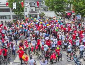 Büyükşehir’in “Umuda Pedal Çevir” Bisiklet Şenliği Kortej Yürüyüşüyle Başladı