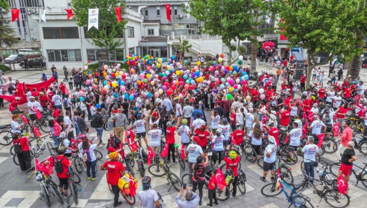 Büyükşehir’in “Umuda Pedal Çevir” Bisiklet Şenliği Kortej Yürüyüşüyle Başladı