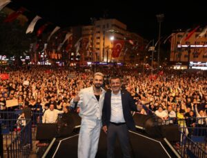 Denizli’de Dev Buluşma: On Binler Sefo Konserine Akın Etti