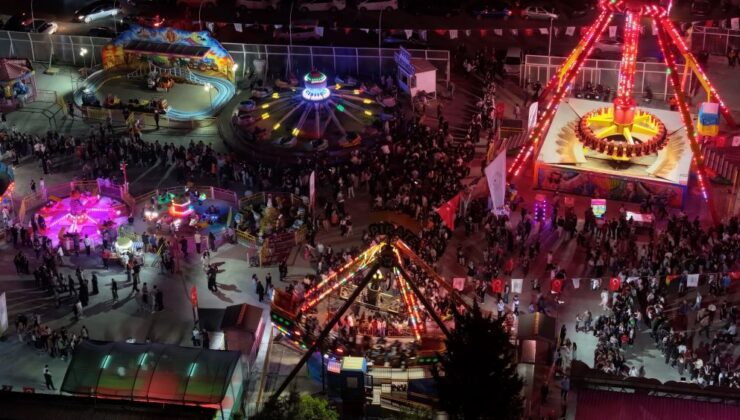 Başkan Ertemur’un Lunapark Jesti Pamukkaleli Gençleri Mutlu Etti