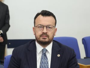 CHP’li Arpacı’dan Plan ve Bütçe Komisyonu’nda Tepki: “Sanayici Gidiyor, Siz Hâlâ Hayal Görüyorsunuz”