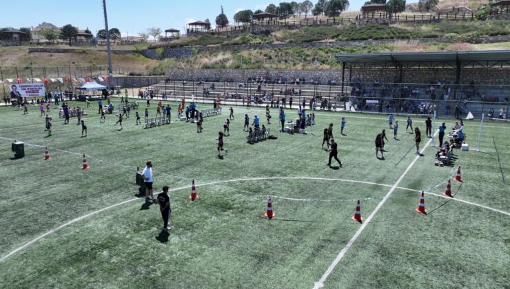 Pamukkale’de 19 Mayıs Coşkusu Mini Voleybol Şenliği İle Taçlandı
