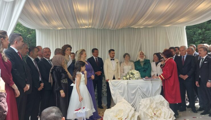 Denizli’de Dikkat Çeken Nikâh! 41 Şahit Aynı Anda Sahneye Çıktı