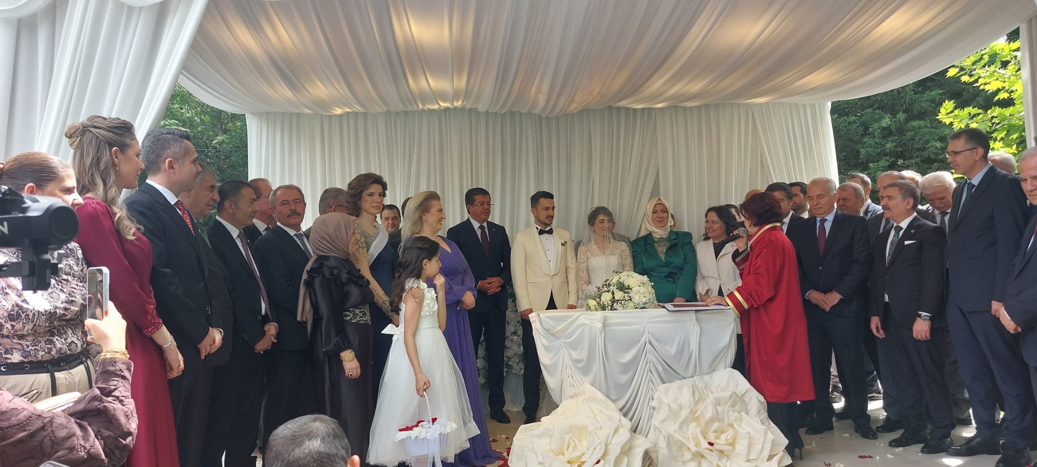 Denizli’de Dikkat Çeken Nikâh! 41 Şahit Aynı Anda Sahneye Çıktı