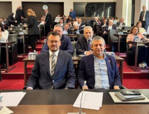 Arpacı, Özgür Özel’le Yan Yana