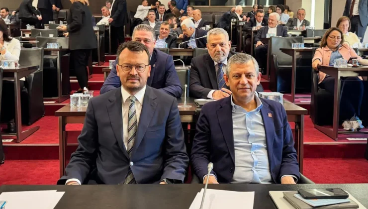 Arpacı, Özgür Özel’le Yan Yana