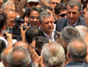 Özgür Özel Cuma Namazı İçin Denizli Çınar Yeni Camii’ne Geldi