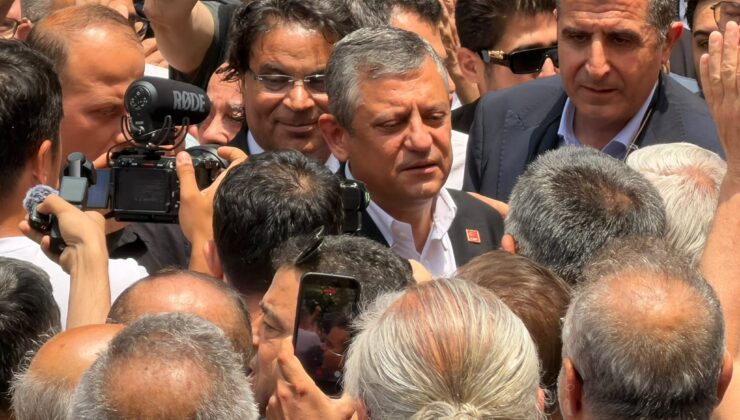 Özgür Özel Cuma Namazı İçin Denizli Çınar Yeni Camii’ne Geldi