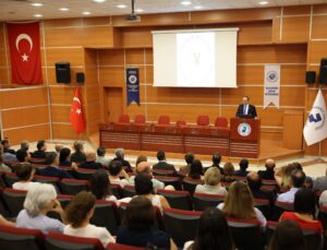 Rektör Güngör, Uluslararası Ekonomi Yaz Seminerlerinin Açılışını Gerçekleştirdi
