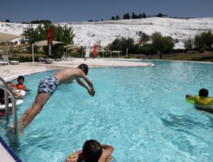 Pamukkale’de “Annemle Yüzmenin Tam Zamanı” Projesi Devam Ediyor