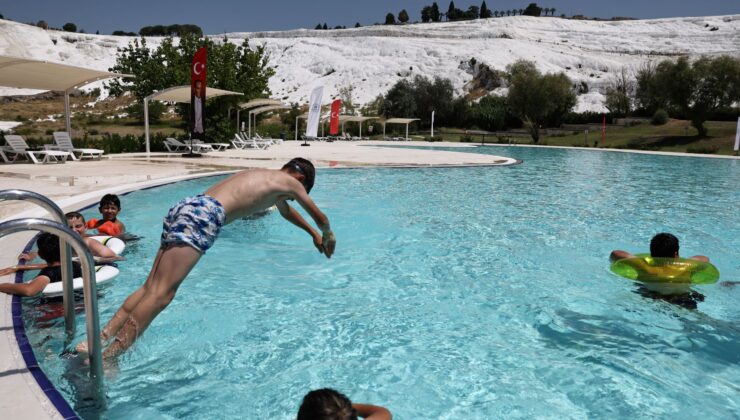 Pamukkale’de “Annemle Yüzmenin Tam Zamanı” Projesi Devam Ediyor