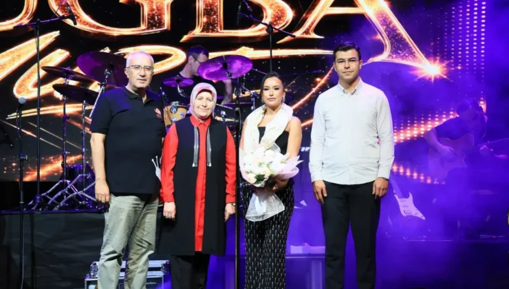 Çameli Festivali’nde Tuğba Yurt Rüzgarı Esti!