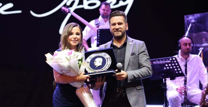 Tavas’ta Merve Özbey Rüzgârı Esti