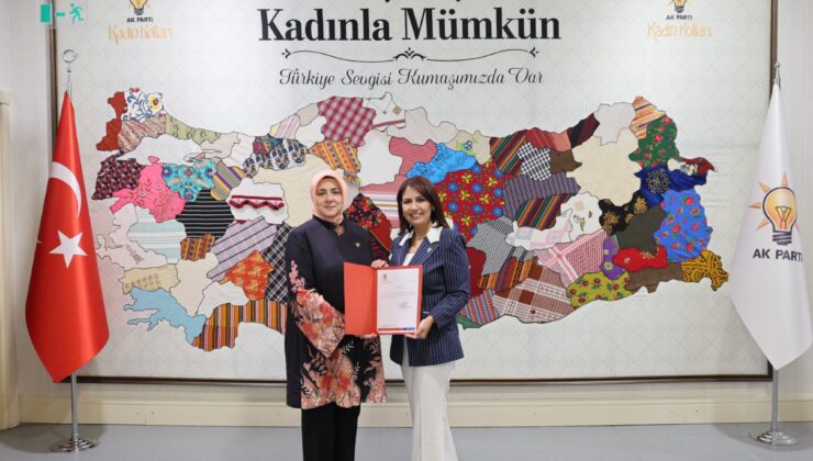 AK Parti Denizli İl Kadın Kolları’nda Görev Değişimi