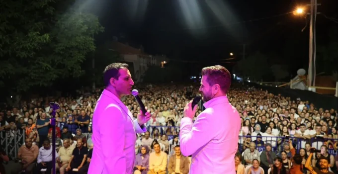 Rafet El Roman, Sevilen Şarkılarıyla Binlerce Tavaslıyı Bir Araya Getirdi