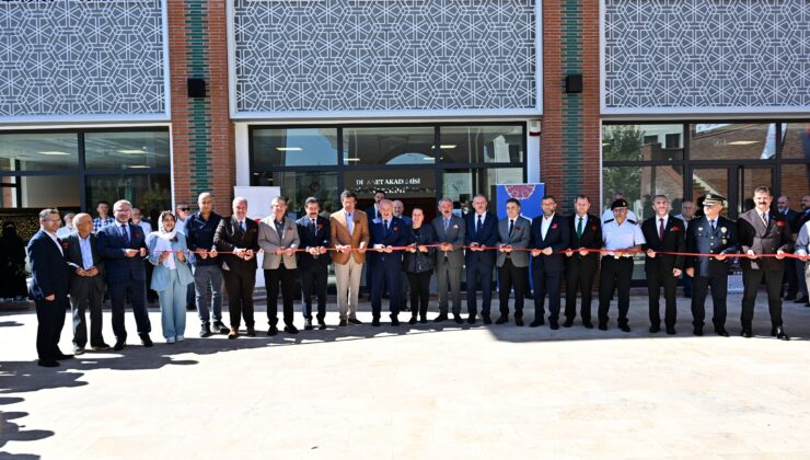Denizli’de Mukaddes Emanetler Sergisi Açıldı
