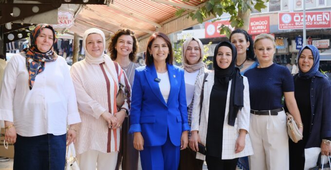 AK Kadınlar Bayramyeri’nde Esnafı Ziyaret Etti