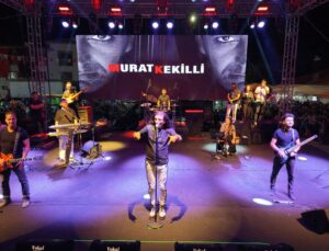 Çal’da Festival Coşkusu Doruğa Çıktı! Murat Kekilli Geceye Damga Vurdu