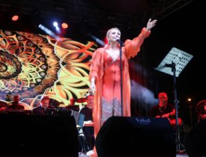 Çal’da 3 Günlük Festival Masal Gibi Sona Erdi! Muazzez Ersoy Sahneyi Salladı