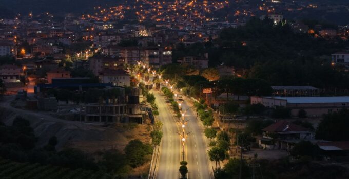 Denizli Büyükşehir’den İlçelerde Aydınlatma Atağı
